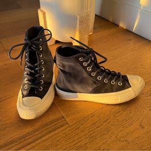 Navy blue converse